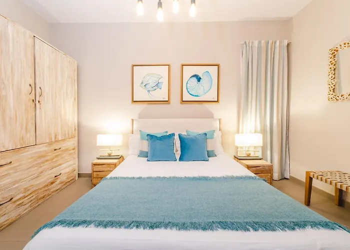 One Bay Residence Unit 15 - Penthouse With Private Roof Top, Jacuzzi And Sea View