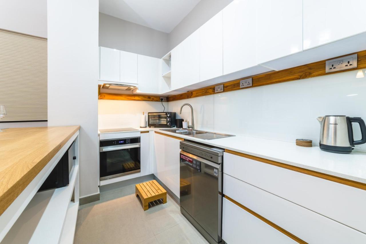 Apartment One Bay Unit 15 - Penthouse With Private Roof Top, Jacuzzi And Sea View *
